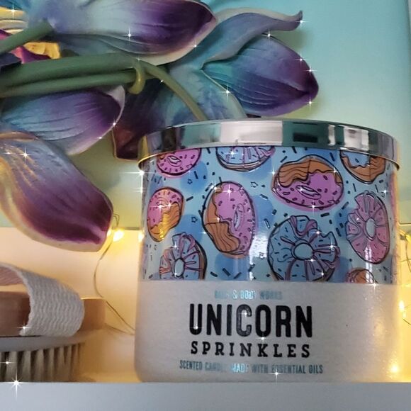 Bath and Body Works Unicorn Sprinkles Candle - Picture 2 of 4